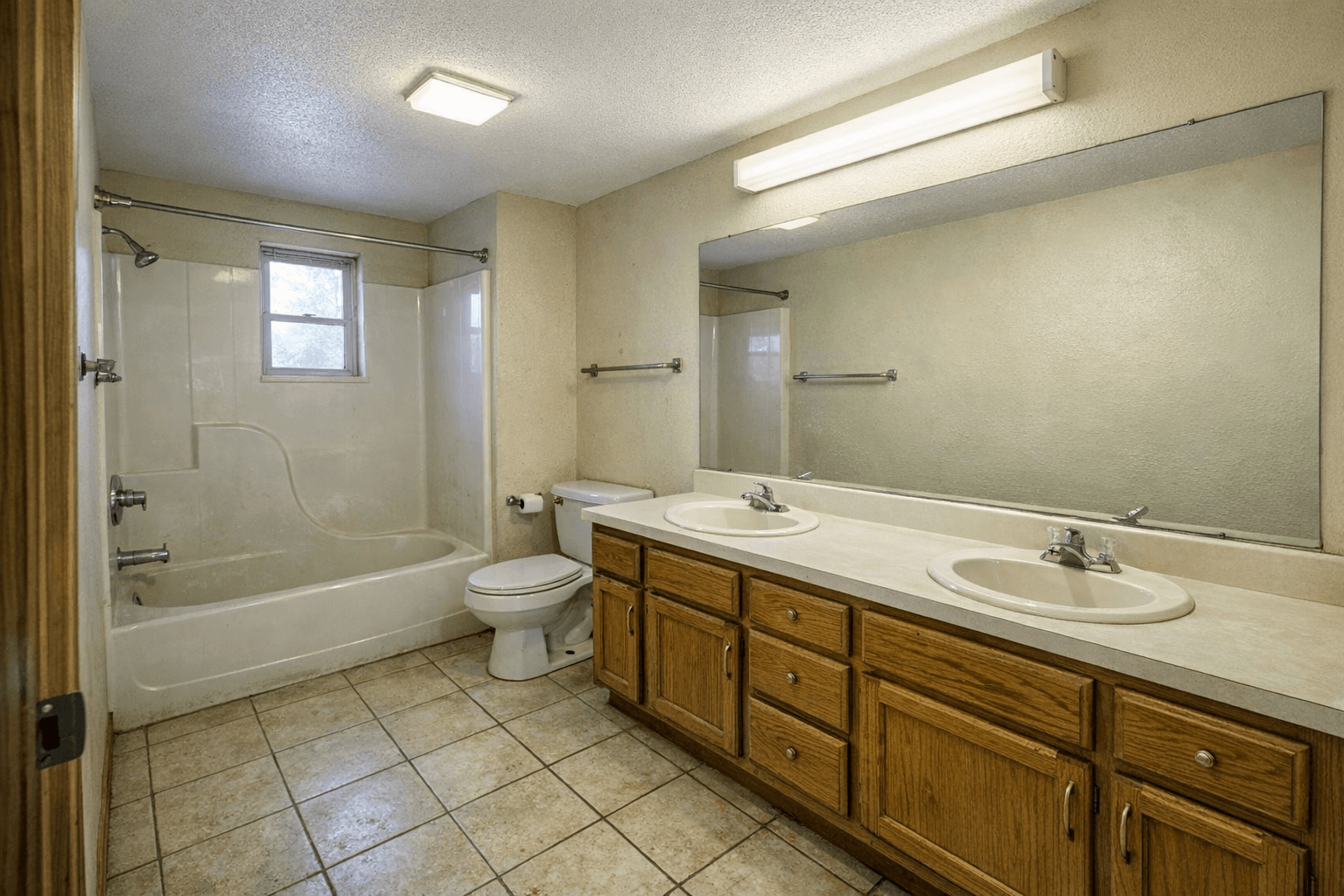 Before: Salle de bain principale à Westmount